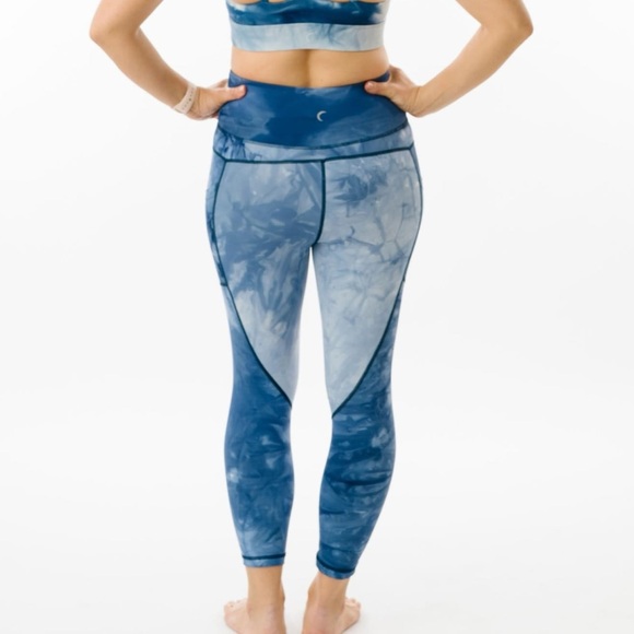 ZYIA Navy Hendrix Pocket Light n Tight Hi-Rise Capri 20” (6-8) NWT 1880 - Picture 3 of 13